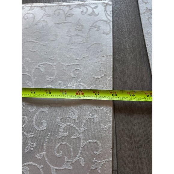 Lenox Opal Innocence Elegant White Fabric Placemats With Swirl Pattern - Picture 3 of 4
